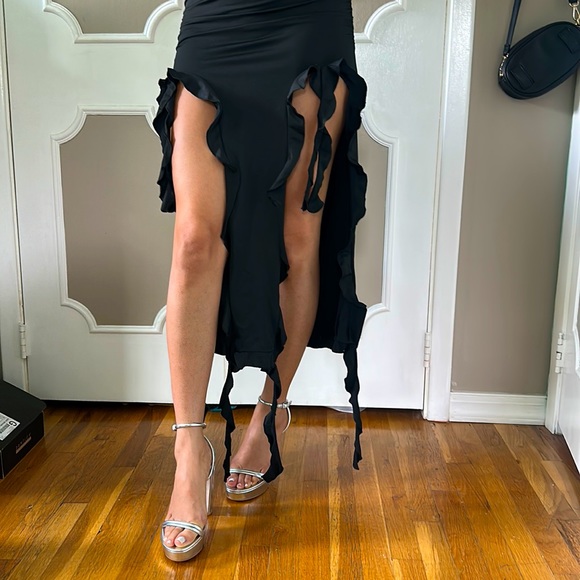 Fun & Flirty Black Two Piece Set: Tube Top & Ruffle Asymmetrical Skirt🖤🖤 - Picture 3 of 8